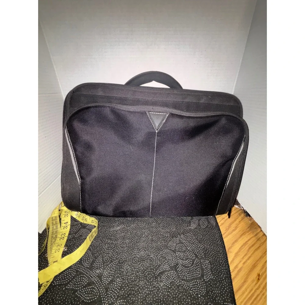 Targus Black Nylon Laptop Briefcase Business Messenger Bag AC0063